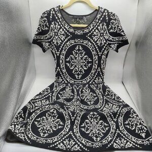 Romeo + Juliet Couture Black White Medallion Sweater Dress Size Small